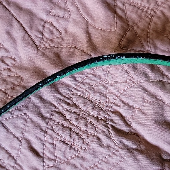 Kate Spade Alligator textured Green 💚 leather purse gold buckles w/dust cover. - Picture 10 of 11